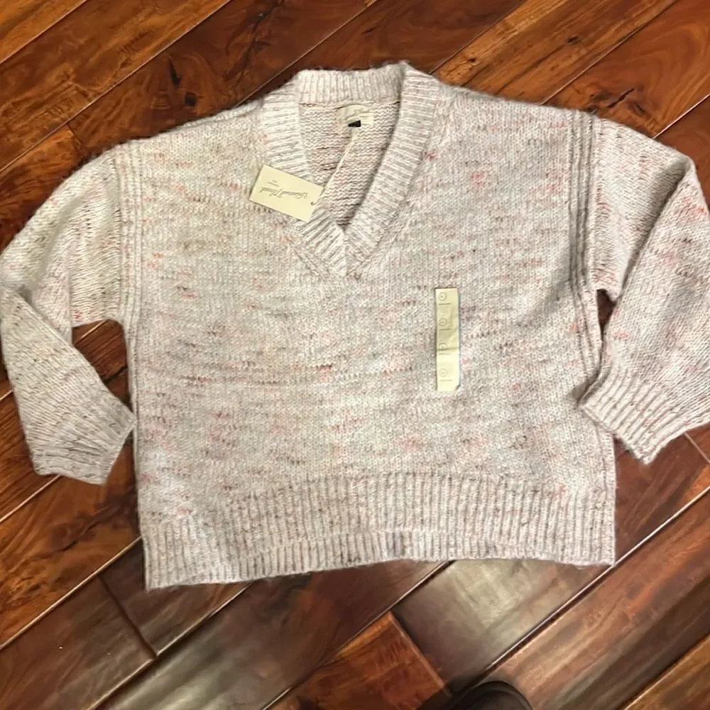 NWT Universal Thread Woman's V-neck Pullover Sweater